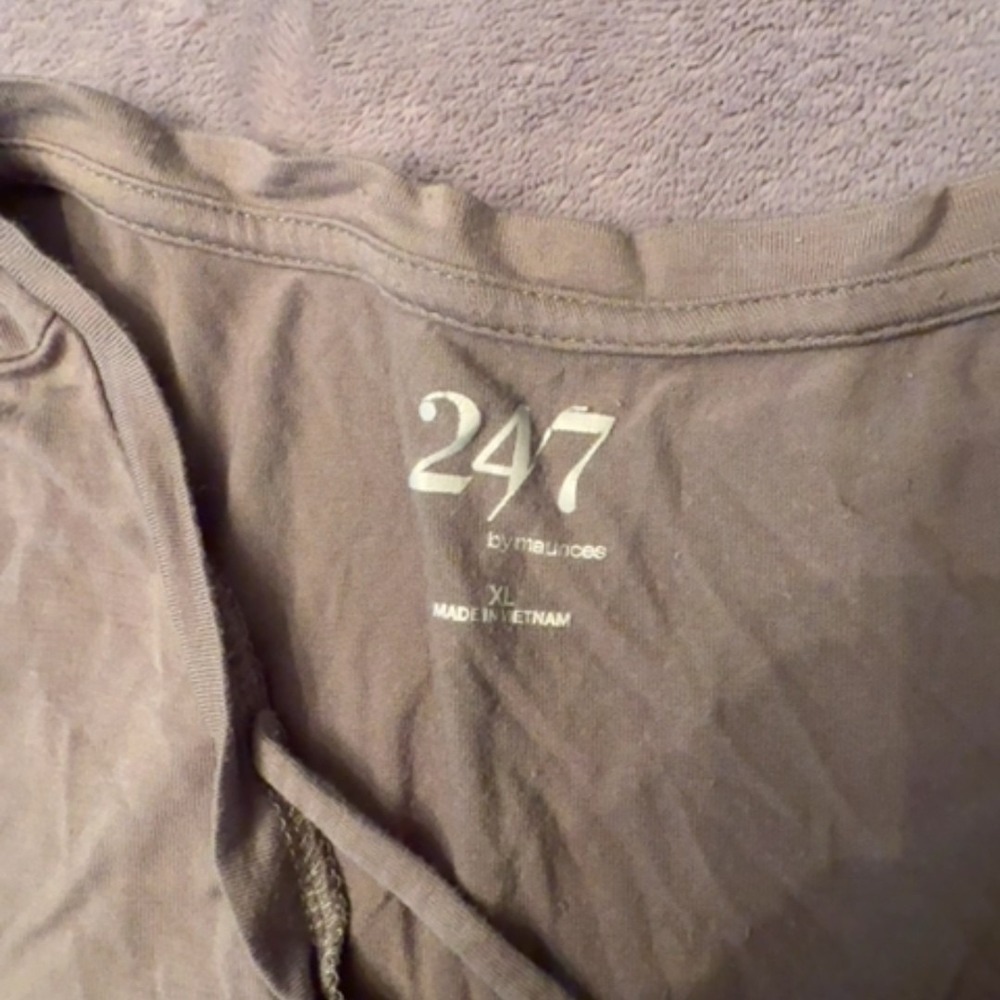 247 by Maurices T-Shirt Women XL Gray Criss Cross Front Casual Everyday Top - Picture 3 of 3